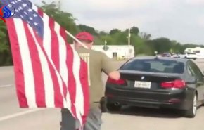 حضور حامی ترامپ با اسلحه و پرچم آمریکا در محل تیراندازی تگزاس