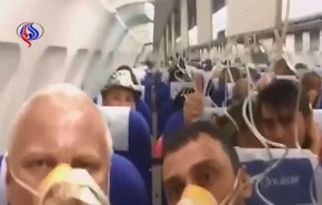 شاهد: لقطات على متن طائرة تركية كادت أن تتحطم! 
