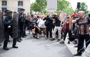 الفرنسيون يحتجون ضد إصلاحات ماكرون