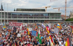تظاهرات موافقان و مخالفان حضور مهاجران در آلمان