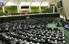 النواب الايرانيون يوقعون على مشروع قرار لاستيضاح روحاني