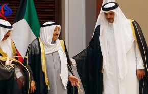 أمير قطر يصل إلى الكويت