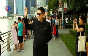 ظهور مفاجئ لشبيه كيم جونغ أون في سنغافورة !

