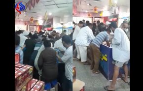 متجر سعودي أعلن تخفيضاً على سعر الدجاج.. شاهد ما حدث!