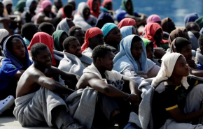 المهربون يقتلون 12 مهاجرا حاولوا الفرار من مخيم احتجاز في ليبيا
