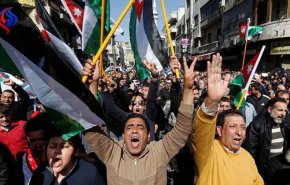 تعليق الإحتجاجات بالأردن بعد مذكرة نيابية تتعهد برد قانون الدخل المعدل