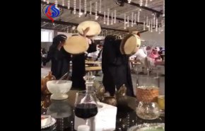 شاهد.. فرقة نسائية تؤدي عرضا خلال إفطار رمضاني بالرياض!