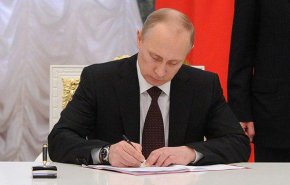 پوتین قانون مبارزه با تحریم‌های آمریکا را امضا کرد 