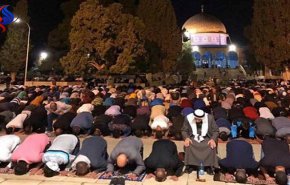  100 ألف فلسطيني يؤدون الصلاة في الأقصى