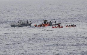 نجاة 41 مهاجرا وفقدان 63 إثر غرق زورق قبالة السواحل الليبية