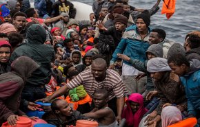 إنقاذ عشرات المهاجرين وإنتشال جثث بالقرب من السواحل الليبية