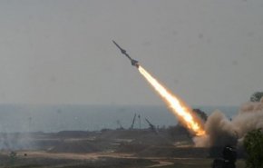 یگان موشکی یمن، مواضع متجاوزان در «الحدیده» را با موشک بالستیک هدف قرار داد