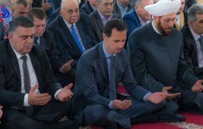 بشار اسد نماز عید سعید فطر را در شهر طرطوس اقامه کرد