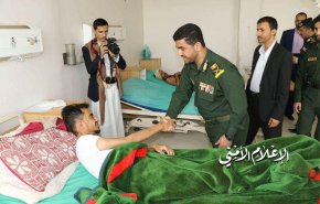 بالصور .. نائب وزير الداخلية اليمني يعايد الجرحى