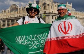 الجماهير السعودية تهنئ فوز المنتخب الايراني على المغرب