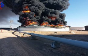 إحتراق مئات الآلاف من براميل النفط في أحد موانئ ليبيا