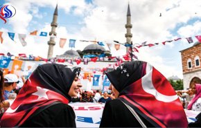 شاهد.. احتدام المنافسات عشية الانتخابات الرئاسية والبرلمانية في تركيا