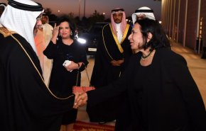 ولي عهد البحرين خصّ الوفد الإسرائيلي بالمصافحة خلال افتتاح أعمال لجنة التراث العالمي
