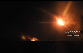 بالفيديو.. الجيش السوري يشعل حمما بمواقع مسلحي درعا ليلاً