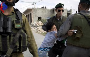 قاصرون فلسطينيون يتعرضون للتنكيل خلال عملية اعتقالهم