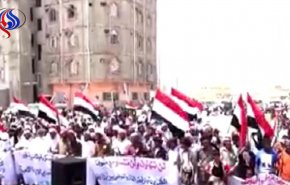 قبائل محافظة المهرة اليمنية تتهم سلطة منصور هادي بإشعال الفتنة+فيديو