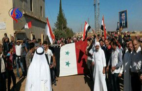 بالصور.. حشود شعبية تستقبل الجيش في درعا 