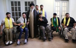 جمعی از جانبازان حزب‌الله لبنان با امام خامنه‌ای دیدار کردند