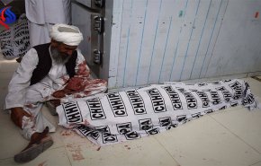 الباكستانيون يشيعون 128 قتيلا قضوا فى تفجير ولاية بلوشستان+فيديو