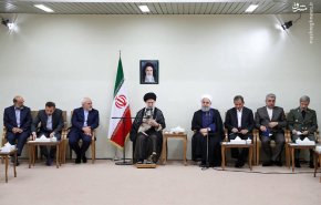 قائد الثورة: ايران قادرة على تخطي المشاكل الاقتصادية