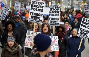اشتباكات دامية في شيكاغو بعد مقتل رجل أسود برصاص الشرطة