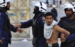 فيديو: المنامة تمارس الاعتقال العشوائي للالتفاف على الثورة
