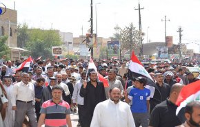  التظاهرات الاحتجاجية تجتاح العراق... وأكثر من 350 سياسيا خارج البلاد