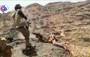 اعدام وحشیانه یکی از اسرای یمنی توسط مزدوران ائتلاف سعودی+فیلم