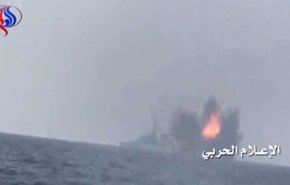 القوات البحرية اليمنية تستهدف بارجة سعودية 