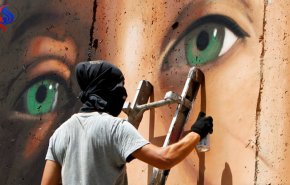 اعتقال ايطاليين رسما لوحة جدارية لعهد التميمي + صور
