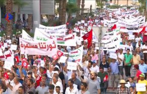 شاهد: تونس تنتفض رفضا للتعديلات الاجتماعية والمتظاهرون يرددون 