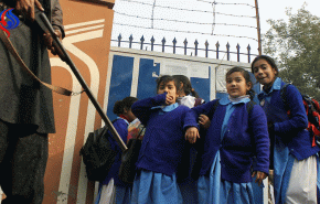 إحراق مدرستين للبنات في باكستان