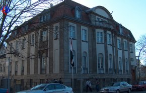 سفارة سوريا ببرلين تدعو السوريين في ألمانيا لمراجعتها