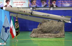 ایران تزیح الستار عن صاروخ ذكي بالغ الدقة (صور)