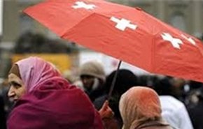 خودداری سوئیس از اعطای حق شهروندی به زوج مسلمان به دلیل دست‌ندادن با جنس مخالف
