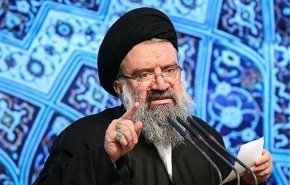 آیت الله خاتمی: آمریکا می‌داند در صورت جنگ با ایران، فقط خودش نیست که مورد هدف قرار می‌گیرد/ ایران با آمریکا مذاکره نخواهد کرد