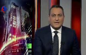 شاهد :مذيع في قناة العربية يتعرض لموقف محرج على الهواء!