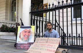 اعتصاب غذای فرزند معارض بحرینی در لندن برای چهارمین هفته متوالی
