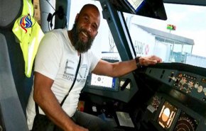 ملاكم عربي ينقذ ركاب طائرة فرنسية من يد مجنون!