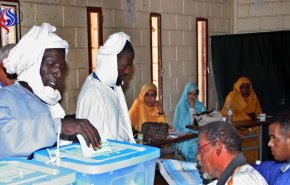 بالفيديو...الناخبون الموريتانيون يبدأون الإدلاء بأصواتهم في 4 آلاف لجنة انتخابية 
