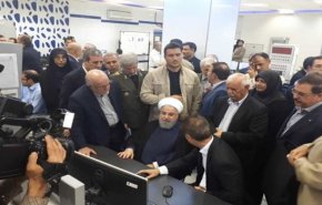 الرئيس روحاني يفتتح 3 مشاريع بتروكيماوية ضخمة