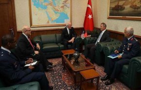 وزير دفاع تركيا للمبعوث الأميركي: سنواصل حماية مصالحنا في سوريا