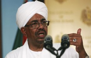 شاهد.. عمر البشير يقيل الحكومة السودانية 