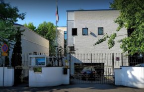 تعرض به سفارت ایران در فنلاند/ آشوبگران پرچم ایران را آتش زدند!/ دستگیری 4 مهاجم