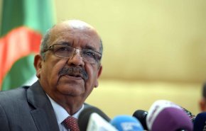 وزير الخارجية الجزائري يشدد على متانة العلاقات بين بلاده والعراق
